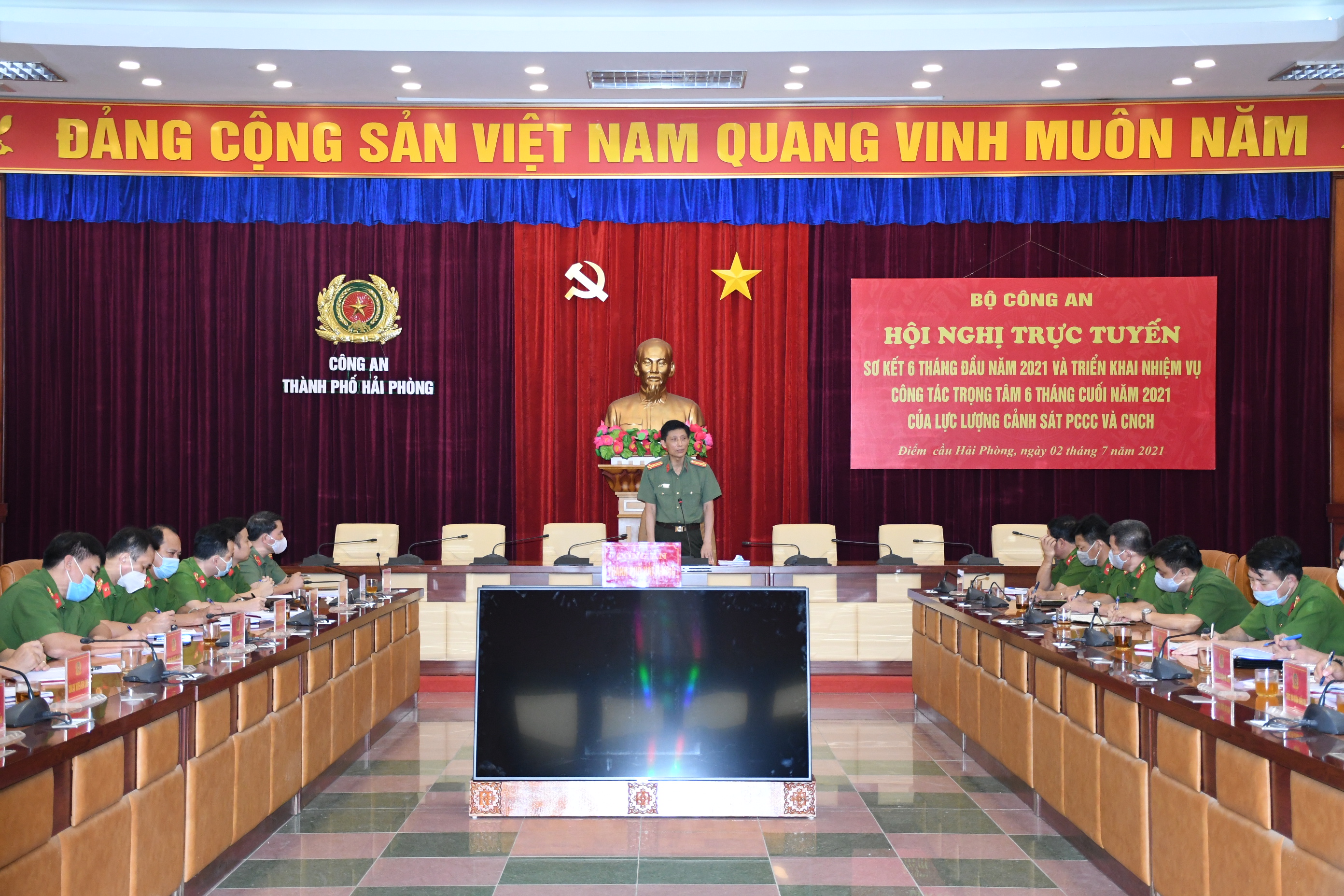 Sơ kết công tác 6 tháng đầu năm lực lượng Cảnh sát PCCC & CNCH:  Bộ Công an tặng  bằng khen cho 02 tập thể, 04 cá nhân CATP Hải Phòng